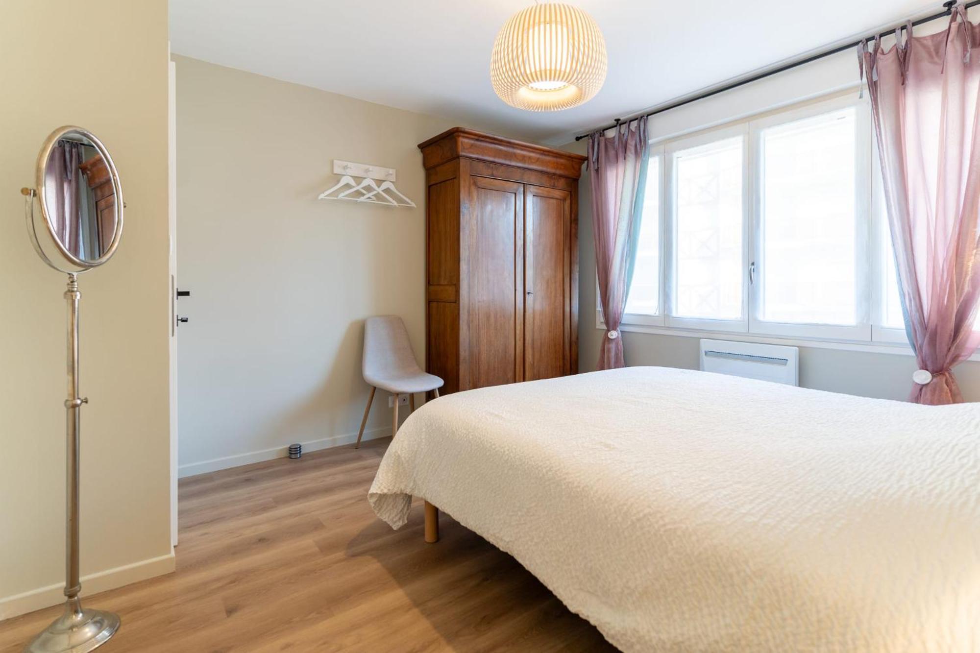Superb Fully Renovated Semi-detached House For 6 People Vakantiehuis *