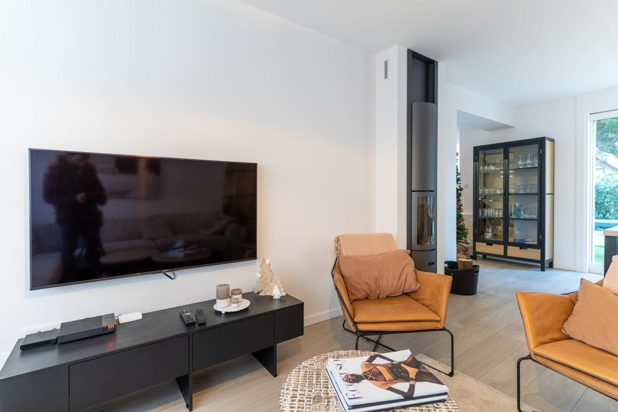 Superb Fully Renovated Semi-detached House For 6 People Vakantiehuis *